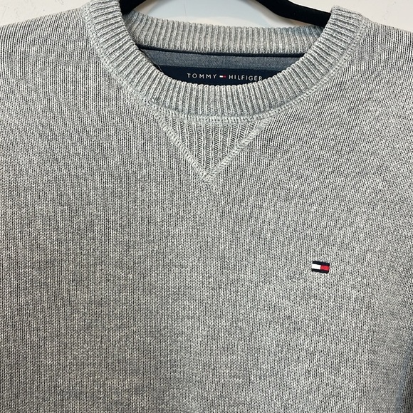 Tommy Hilfiger Men's Size XS Classic Heather Gray Crewneck Sweater - Picture 3 of 9